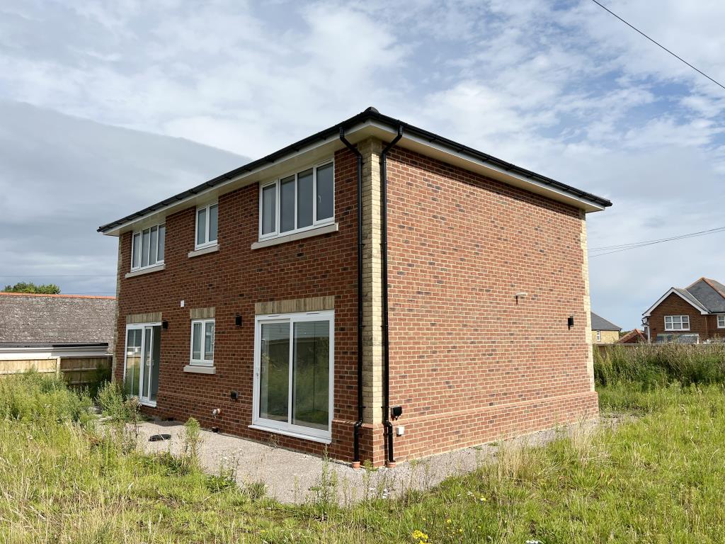 Lot: 72 - FOUR-BEDROOM HOUSE FOR COMPLETION IN POPULAR SETTING - Detached property with fully enclosed wrap around garden